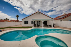 Luxurious House With A Pool, Spa, and Patio, Sleeps 6 Comfortably